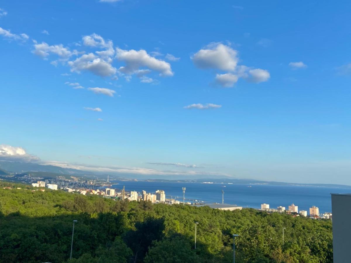 Portview Apartment Rijeka Bagian luar foto