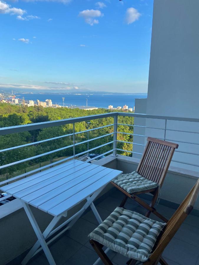 Portview Apartment Rijeka Bagian luar foto